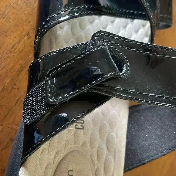 NWOT or box SZ 9 Clarks Black Patent Leather Slip Ons - Picture 5 of 5